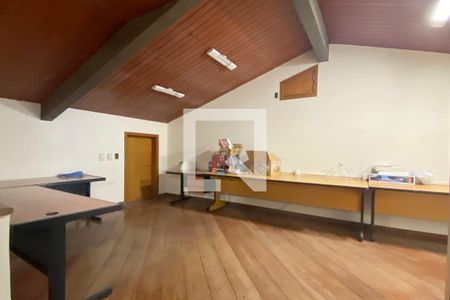 Casa de condomínio para alugar com 954m², 4 quartos e 8 vagasSala de TV