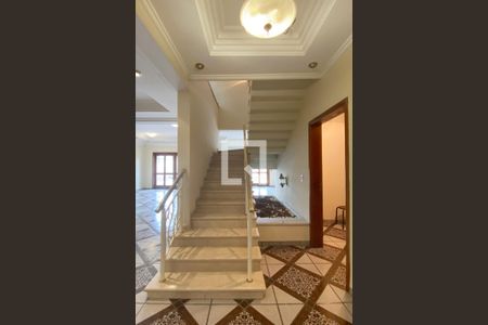 Casa de condomínio para alugar com 954m², 4 quartos e 8 vagasEscada