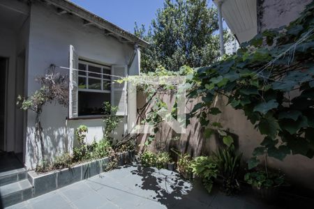 Casa à venda com 200m², 3 quartos e 1 vaga Casa à venda com 200m², 3 quartos e 1 vagaQuintal e Área de Serviço