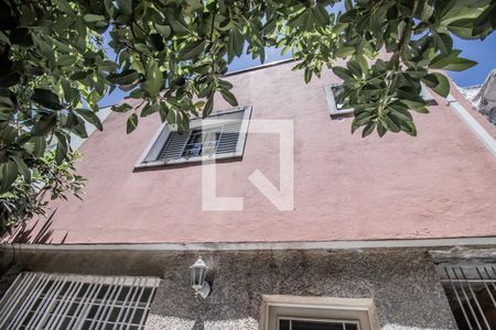 Casa à venda com 200m², 3 quartos e 1 vaga Casa à venda com 200m², 3 quartos e 1 vagaFachada