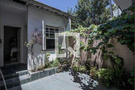 Casa à venda com 200m², 3 quartos e 1 vaga Casa à venda com 200m², 3 quartos e 1 vagaQuintal e Área de Serviço