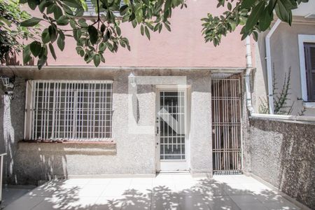 Casa à venda com 200m², 3 quartos e 1 vaga Casa à venda com 200m², 3 quartos e 1 vagaVaranda