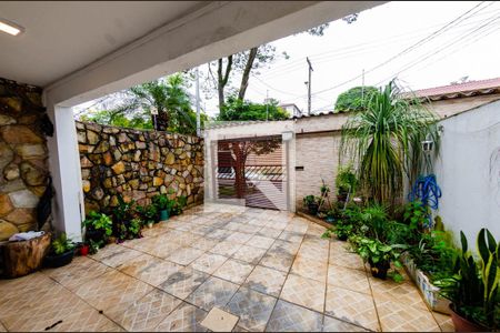 Casa à venda com 300m², 5 quartos e 2 vagasCasa 2 - Garagem