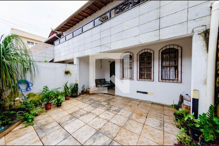 Casa à venda com 300m², 5 quartos e 2 vagasCasa 2 - Garagem