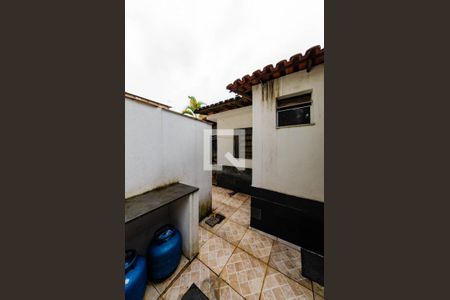 Casa à venda com 300m², 5 quartos e 2 vagasFundos