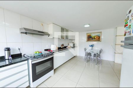 Casa à venda com 300m², 5 quartos e 2 vagasCozinha