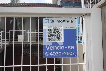 Casa de condomínio à venda com 263m², 3 quartos e 2 vagas Casa de condomínio à venda com 263m², 3 quartos e 2 vagasFachada