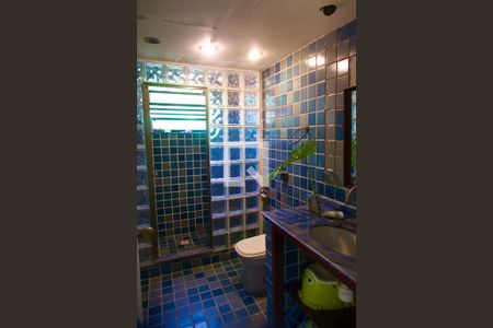 Casa à venda com 448m², 4 quartos e 2 vagas Casa à venda com 448m², 4 quartos e 2 vagasBanheiro social
