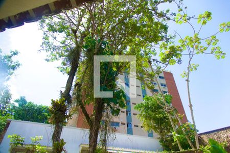 Casa à venda com 448m², 4 quartos e 2 vagas Casa à venda com 448m², 4 quartos e 2 vagasPiscina vista