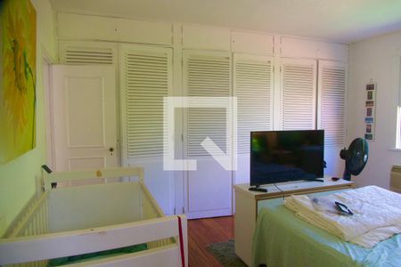 Casa à venda com 448m², 4 quartos e 2 vagas Casa à venda com 448m², 4 quartos e 2 vagasSuíte