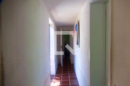 Casa à venda com 448m², 4 quartos e 2 vagas Casa à venda com 448m², 4 quartos e 2 vagasCorredor