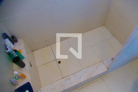 Casa à venda com 448m², 4 quartos e 2 vagas Casa à venda com 448m², 4 quartos e 2 vagasSuíte banheiro