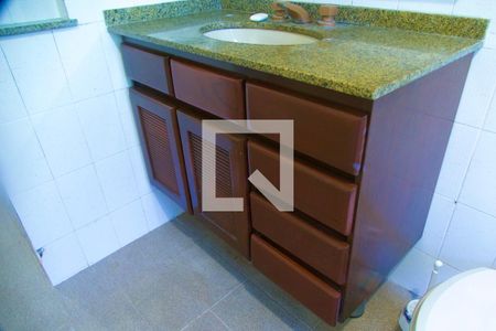 Casa à venda com 448m², 4 quartos e 2 vagas Casa à venda com 448m², 4 quartos e 2 vagasSuíte banheiro