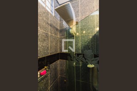 Casa à venda com 496m², 4 quartos e 2 vagas Casa à venda com 496m², 4 quartos e 2 vagasBanheiro 2 Chuveiro