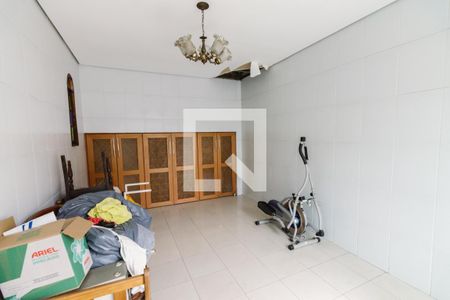 Casa à venda com 496m², 4 quartos e 2 vagas Casa à venda com 496m², 4 quartos e 2 vagasEdícula Quarto