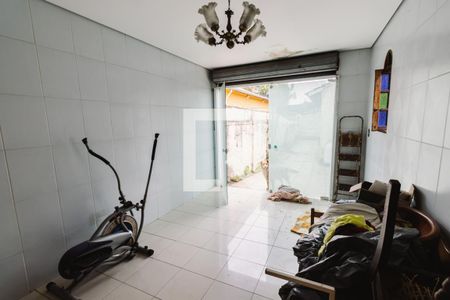 Casa à venda com 496m², 4 quartos e 2 vagas Casa à venda com 496m², 4 quartos e 2 vagasEdícula Quarto