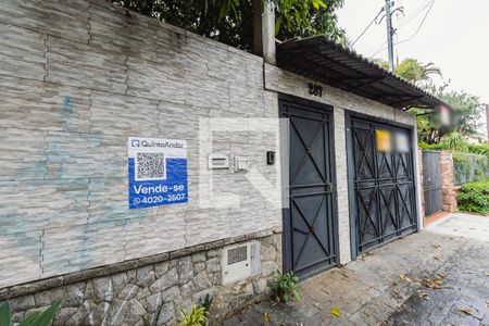 Casa à venda com 496m², 4 quartos e 2 vagas Casa à venda com 496m², 4 quartos e 2 vagasFachada