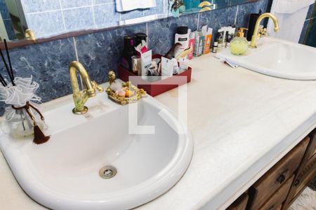 Casa à venda com 496m², 4 quartos e 2 vagas Casa à venda com 496m², 4 quartos e 2 vagasBanheiro da Suíte 3 Pia