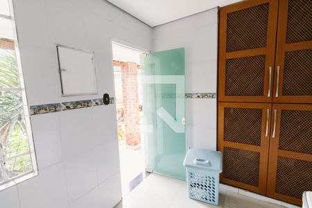 Casa à venda com 496m², 4 quartos e 2 vagas Casa à venda com 496m², 4 quartos e 2 vagasLavanderia