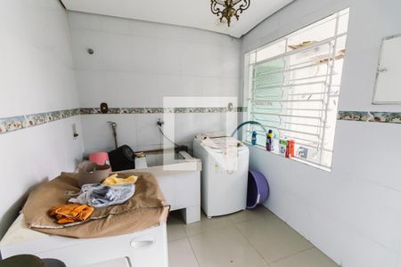 Casa à venda com 496m², 4 quartos e 2 vagas Casa à venda com 496m², 4 quartos e 2 vagasLavanderia