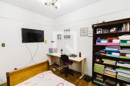 Casa à venda com 496m², 4 quartos e 2 vagas Casa à venda com 496m², 4 quartos e 2 vagasQuarto 2