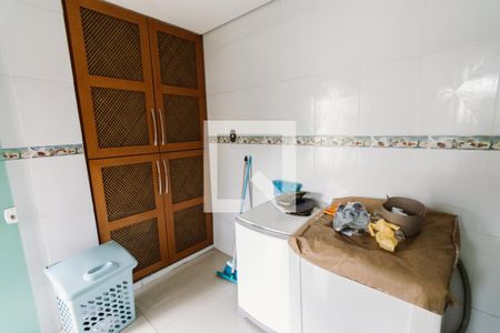 Casa à venda com 496m², 4 quartos e 2 vagas Casa à venda com 496m², 4 quartos e 2 vagasLavanderia