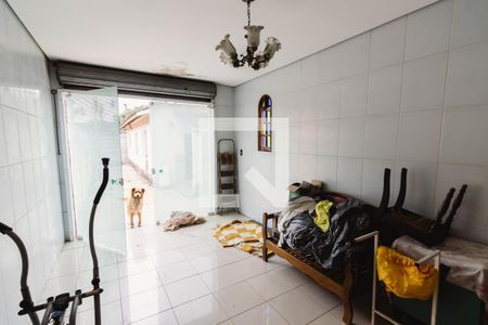 Casa à venda com 496m², 4 quartos e 2 vagas Casa à venda com 496m², 4 quartos e 2 vagasEdícula Quarto