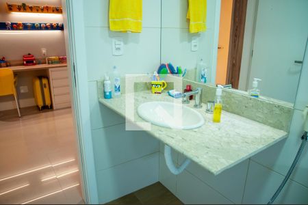 Apartamento à venda com 406m², 3 quartos e 3 vagasBanheiro da Suíte 2