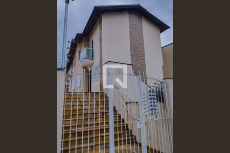 Casa à venda com 101m², 3 quartos e 2 vagas Casa à venda com 101m², 3 quartos e 2 vagasFachada