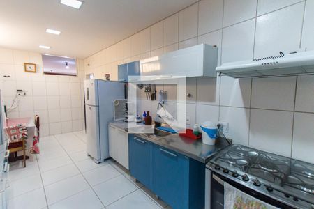 Casa à venda com 256m², 6 quartos e 3 vagas Casa à venda com 256m², 6 quartos e 3 vagasCozinha 1