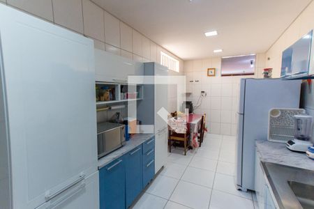 Casa à venda com 256m², 6 quartos e 3 vagas Casa à venda com 256m², 6 quartos e 3 vagasCozinha 1