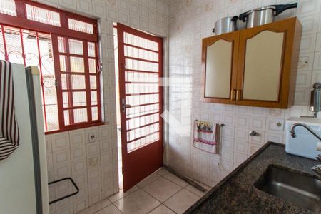 Casa à venda com 256m², 6 quartos e 3 vagas Casa à venda com 256m², 6 quartos e 3 vagasCozinha 2