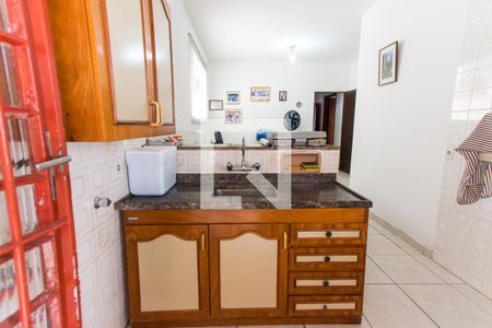 Casa à venda com 256m², 6 quartos e 3 vagas Casa à venda com 256m², 6 quartos e 3 vagasCozinha 2