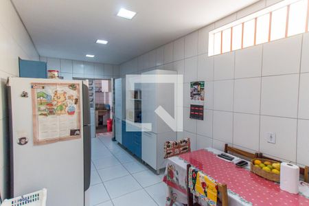 Casa à venda com 256m², 6 quartos e 3 vagas Casa à venda com 256m², 6 quartos e 3 vagasCozinha 1