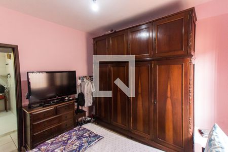 Casa à venda com 256m², 6 quartos e 3 vagas Casa à venda com 256m², 6 quartos e 3 vagasQuarto 4