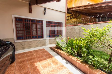 Casa à venda com 256m², 6 quartos e 3 vagas Casa à venda com 256m², 6 quartos e 3 vagasGaragem