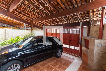 Casa à venda com 256m², 6 quartos e 3 vagas Casa à venda com 256m², 6 quartos e 3 vagasGaragem