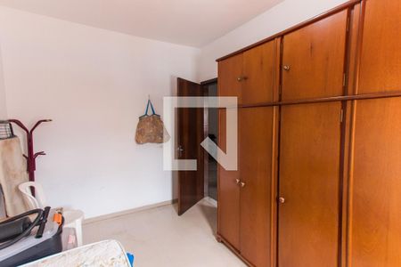 Casa à venda com 256m², 6 quartos e 3 vagas Casa à venda com 256m², 6 quartos e 3 vagasQuarto 2