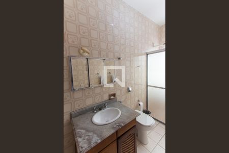 Casa à venda com 256m², 6 quartos e 3 vagas Casa à venda com 256m², 6 quartos e 3 vagasBanheiro da Suíte 1