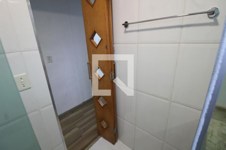 Banheiro de apartamento para alugar com 1 quarto, 40m² em Cidade Satélite Santa Bárbara, São Paulo