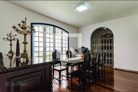 Casa à venda com 314m², 4 quartos e 5 vagas