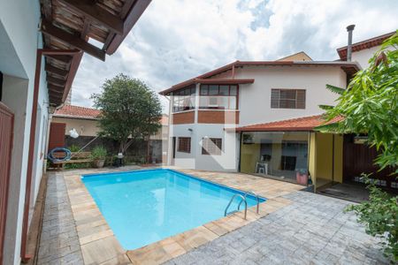 Casa à venda com 420m², 4 quartos e 4 vagasPiscina