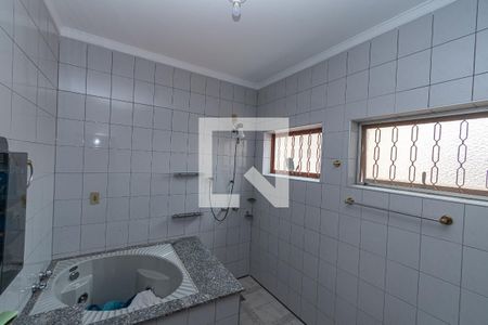 Casa à venda com 420m², 4 quartos e 4 vagasBanheiro da Suíte 2