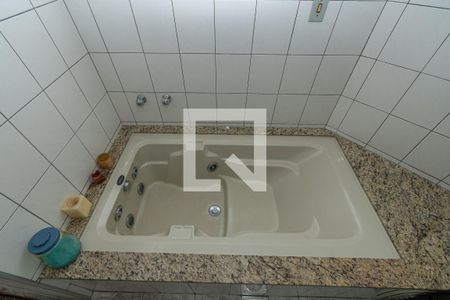 Casa à venda com 420m², 4 quartos e 4 vagasBanheira da Suíte 1