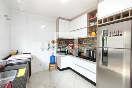 Casa à venda com 200m², 3 quartos e 3 vagas Casa à venda com 200m², 3 quartos e 3 vagasCozinha