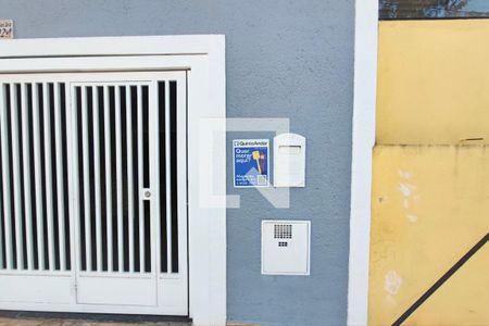 Casa à venda com 200m², 3 quartos e 3 vagas Casa à venda com 200m², 3 quartos e 3 vagasPLACA INSTALADA NO IMÓVEL