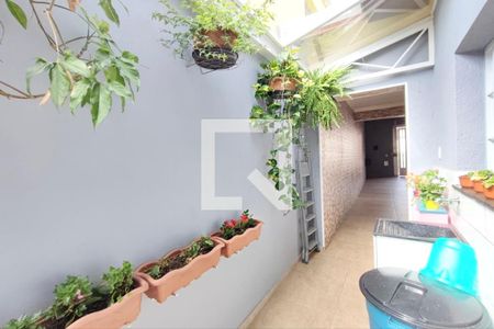 Casa à venda com 200m², 3 quartos e 3 vagas Casa à venda com 200m², 3 quartos e 3 vagasCorredor