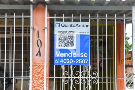 Casa à venda com 250m², 2 quartos e 2 vagas Casa à venda com 250m², 2 quartos e 2 vagasFachada