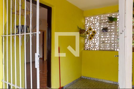 Casa à venda com 250m², 2 quartos e 2 vagas Casa à venda com 250m², 2 quartos e 2 vagasEntrada