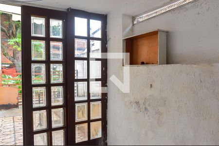 Casa à venda com 250m², 2 quartos e 2 vagas Casa à venda com 250m², 2 quartos e 2 vagasEntrada